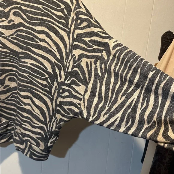 Express size xl top - Picture 2 of 5